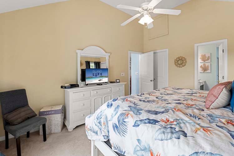 2nd Floor King with Private Bath