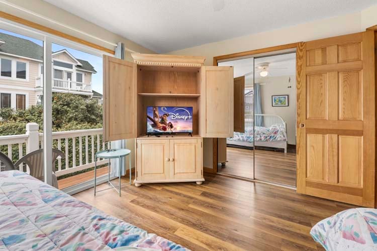 1st Floor Twin and Daybed Bedroom