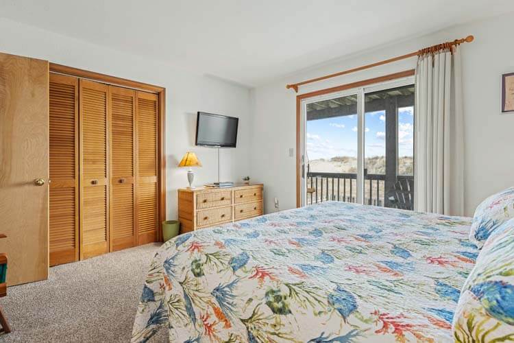 1st Floor King with Shared Bath