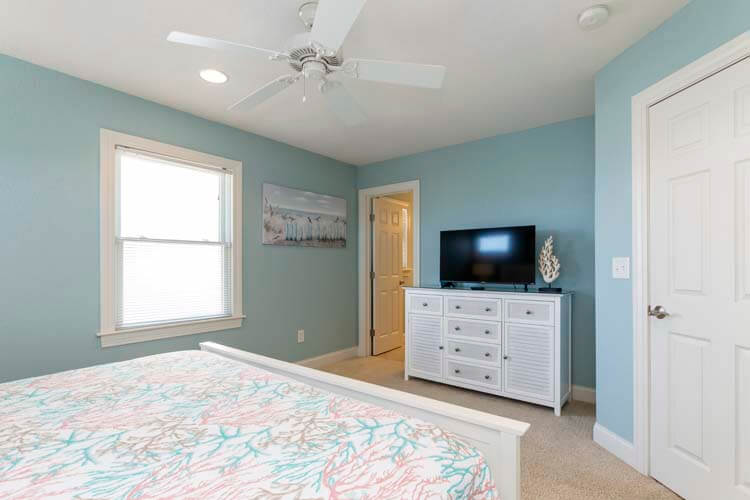 1st Floor King with Private Bath