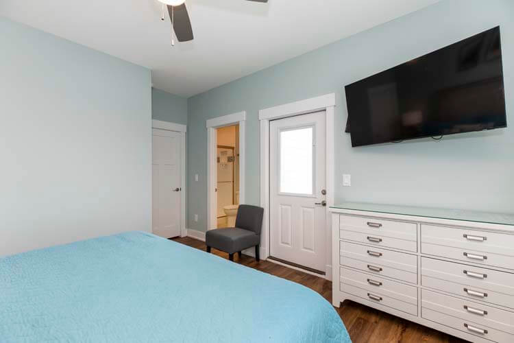 2nd Floor King with Private Bath