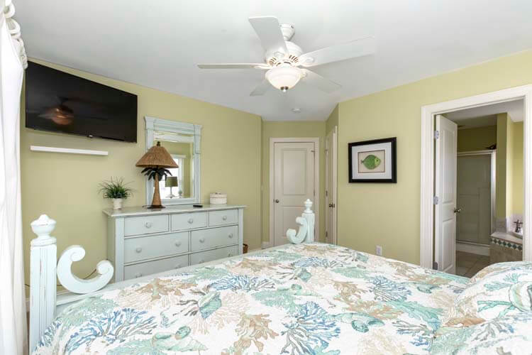 1st Floor King with Private Bath