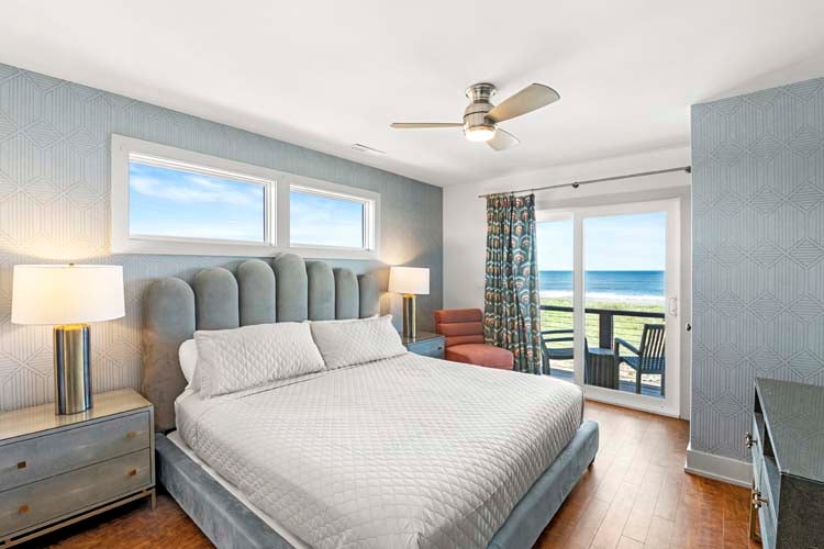 2nd Floor King with Private Bath (NE)