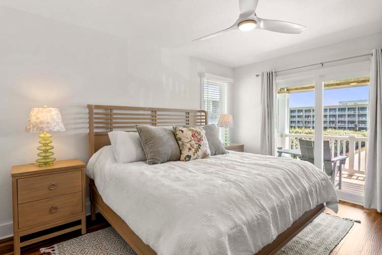 1st Floor King with Private Bath