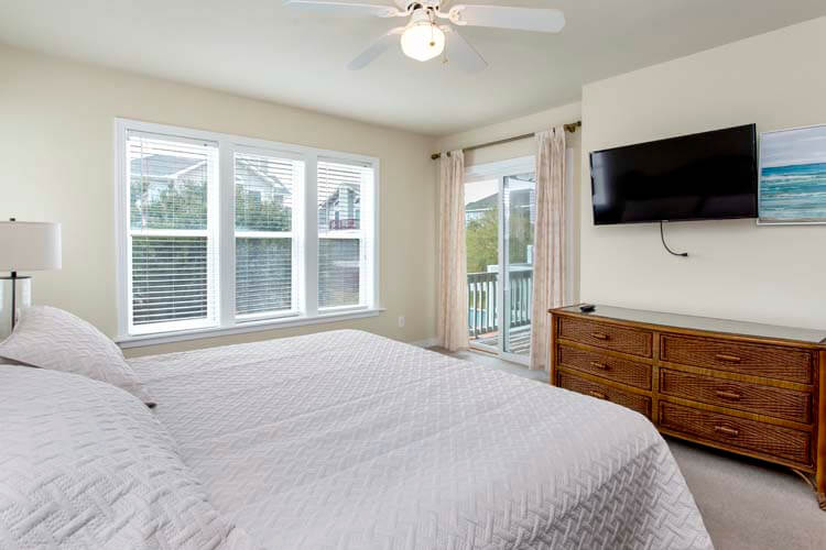 1st Floor King with Private Bath