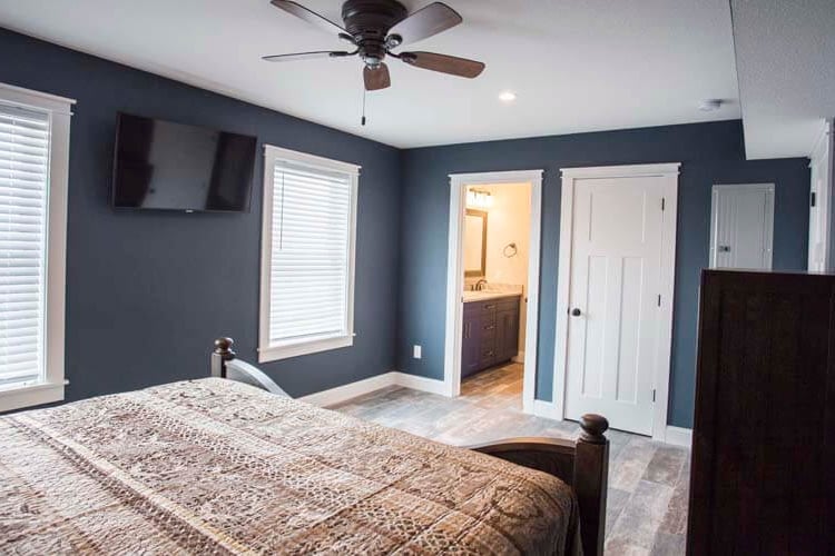 2nd Floor King with Private Bath (3)