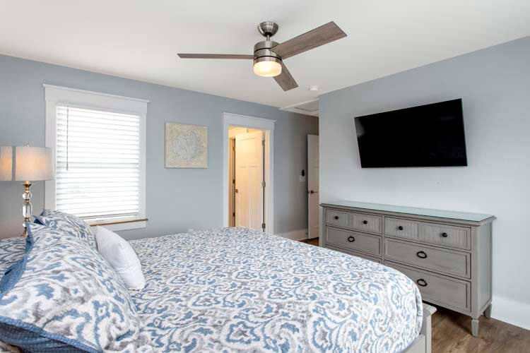 2nd Floor King with Private Bath