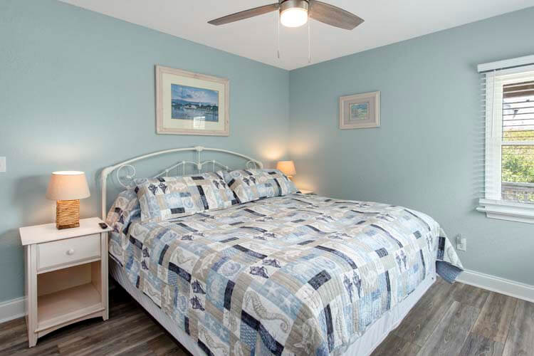 1st Floor King Bedroom
