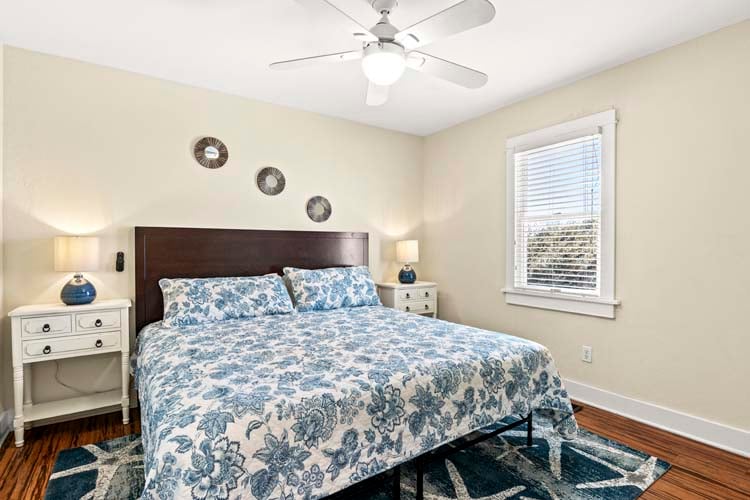 1st Floor King Bedroom