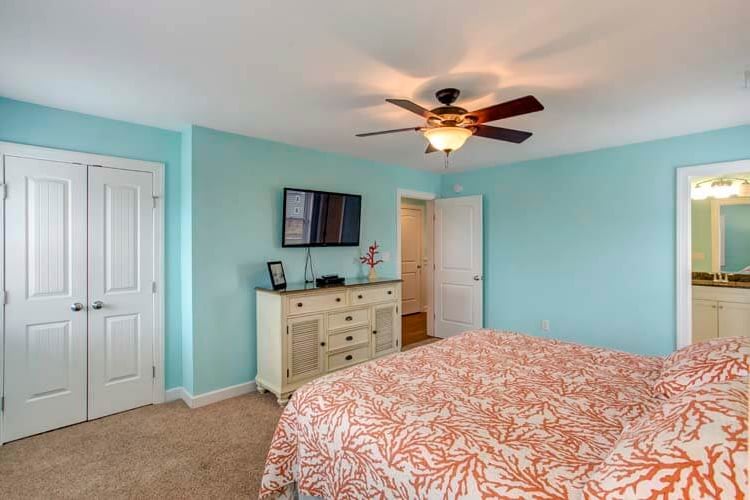 2nd Floor King with Private Bath