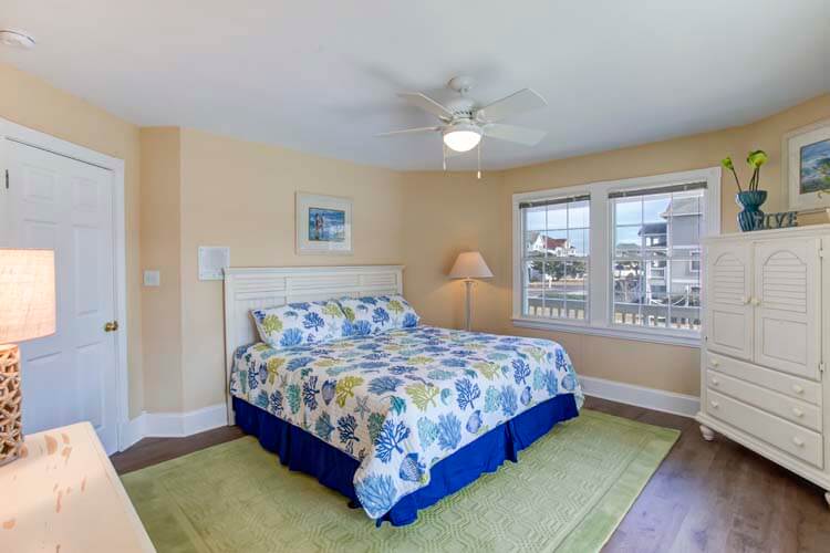 1st Floor King with Private Bath