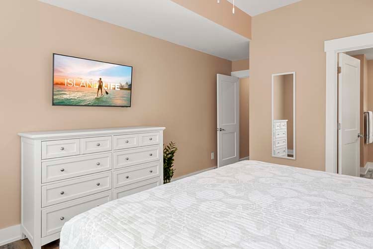 2nd Floor King with Private Bath