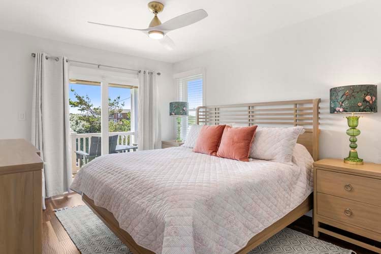 1st Floor King with Private Bath