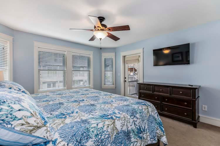 1st Floor King with Private Bath