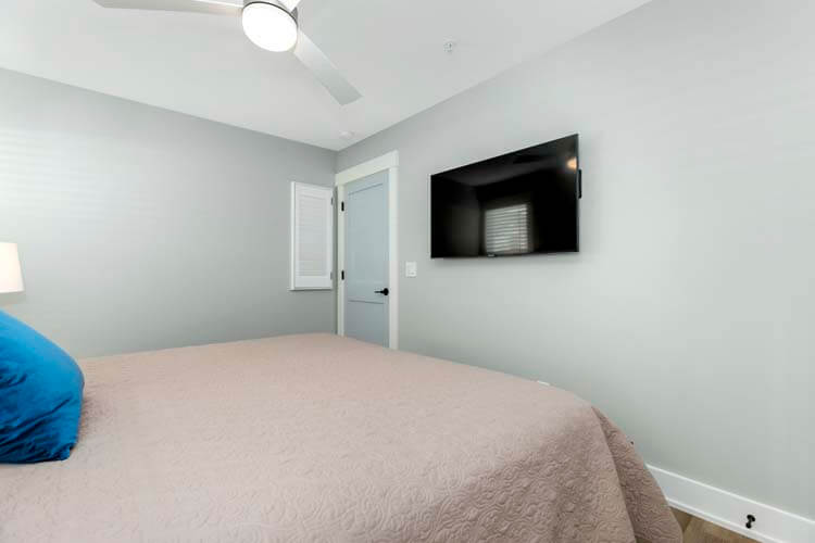 Ground Floor King with Private Bath (15)