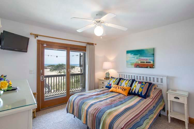 1st Floor Queen with Shared Bath