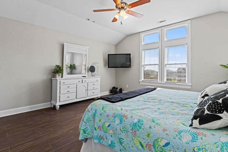 2nd Floor King with Private Bath