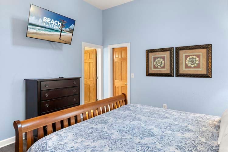 2nd Floor King with Private Bath