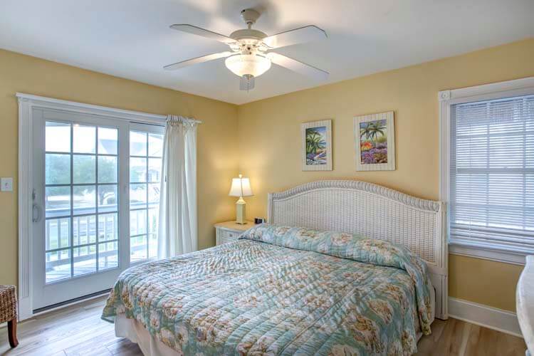 1st Floor King with Private Bath