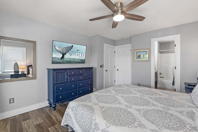 1st Floor King with Private Bath