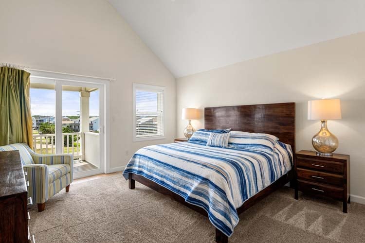 2nd Floor King with Private Bath