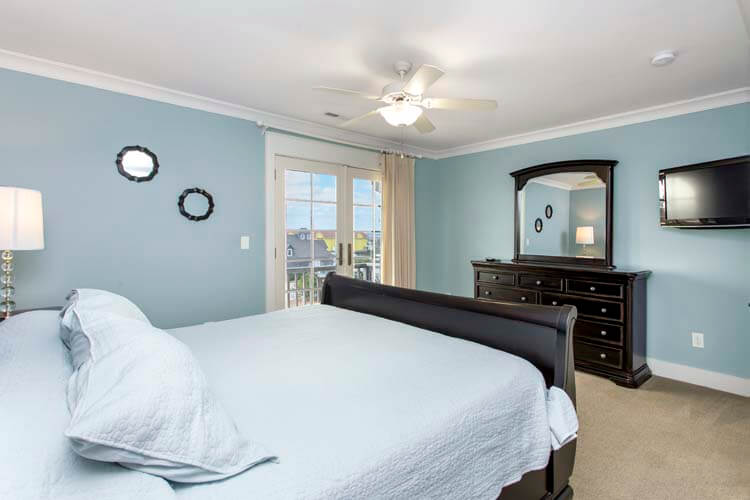 2nd Floor King with Private Bath