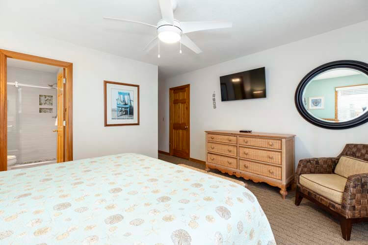 1st Floor King with Private Bath