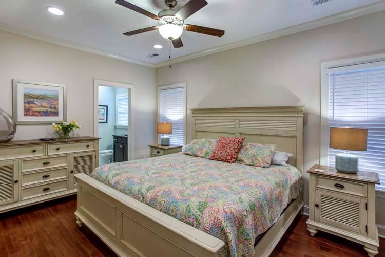 1st Floor King with Shared Bath