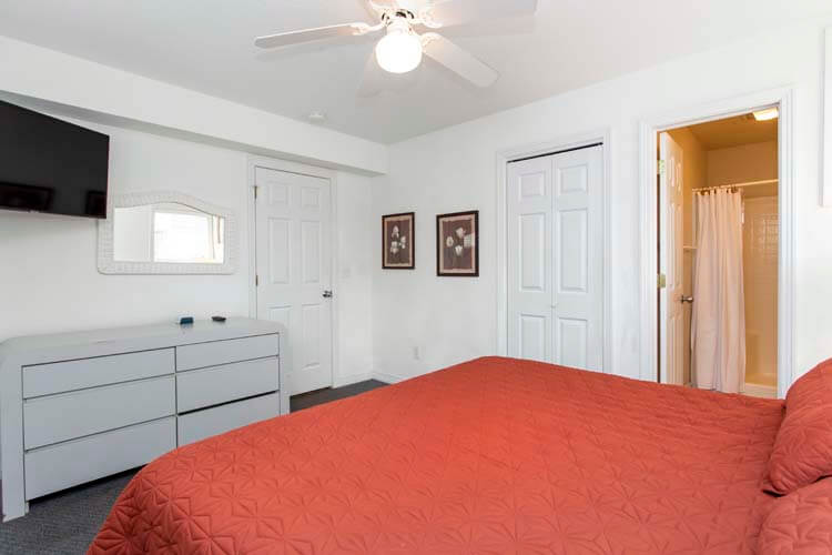 Ground Floor King with Private Bath