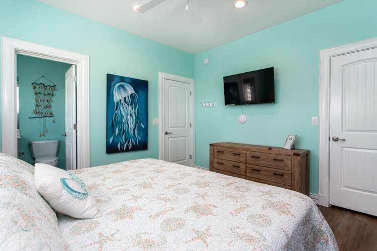 1st Floor King with Private Bath