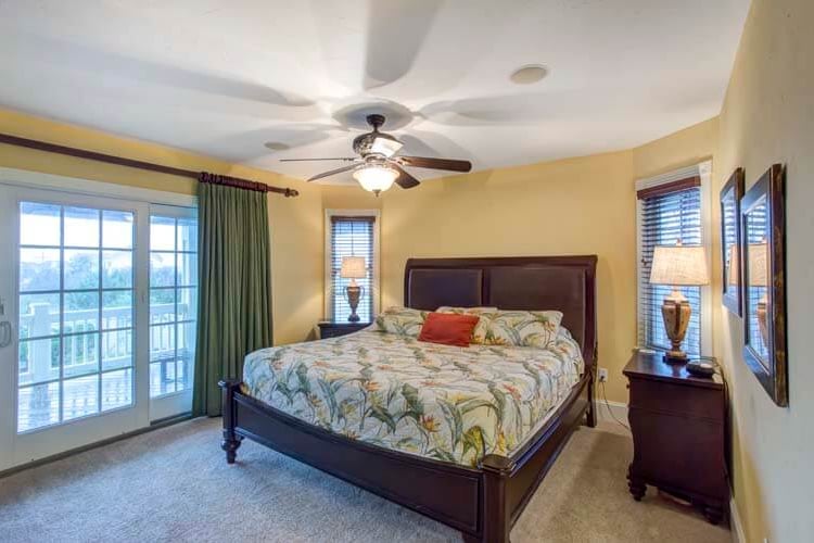 1st Floor King with Private Bath