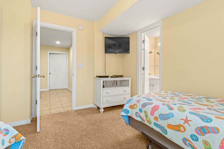 Ground Floor Twins with Shared Bath