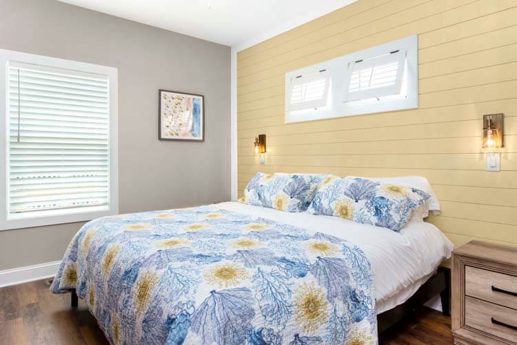 1st Floor King with Private Bath