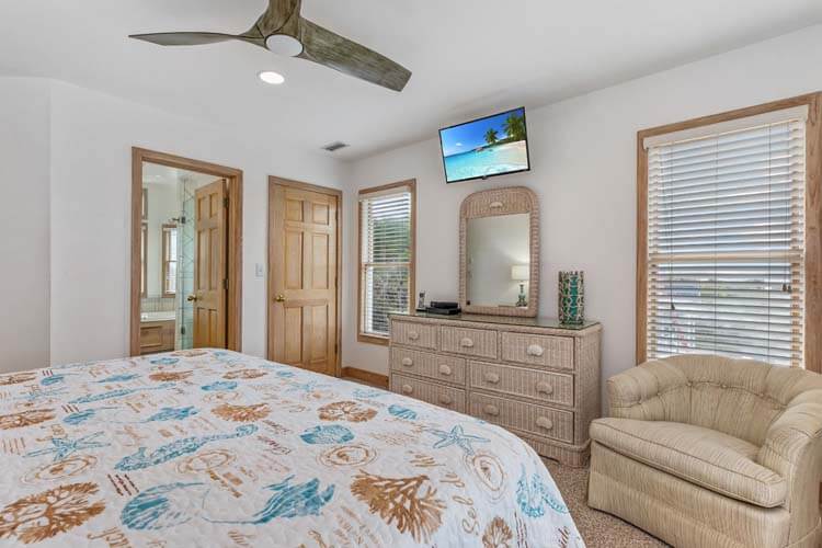 2nd Floor King with Private Bath