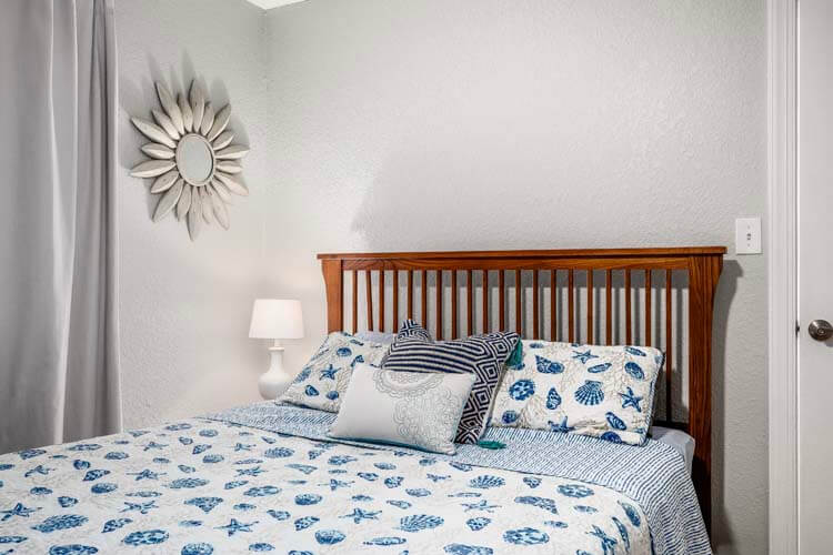 1st Floor Queen with Private Bath