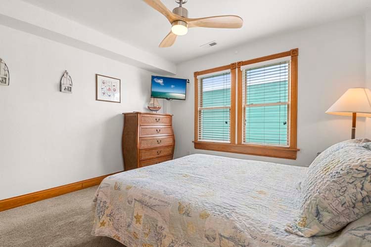 Ground Floor Queen with Private Bath