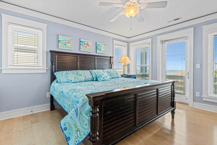 1st Floor King with Private Bath