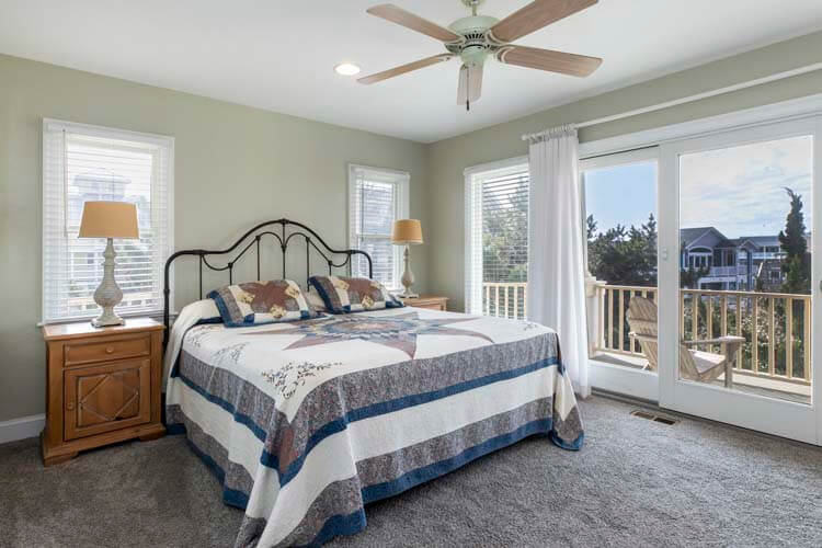 1st Floor King with Private Bath