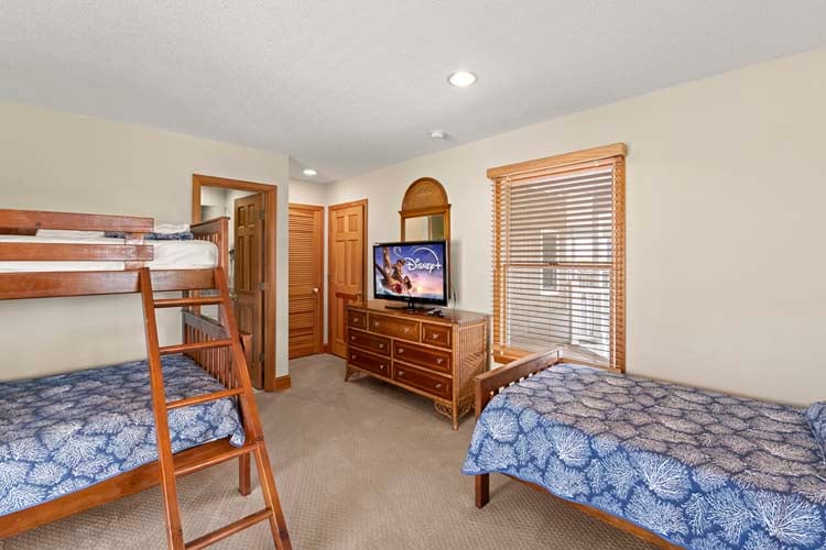 1st Floor Pyramid Bunk & Twin with Private Bath