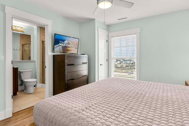 2nd Floor King with Private Bath