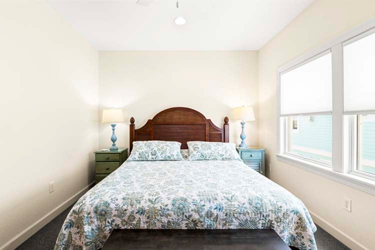 1st Floor King with Private Bath