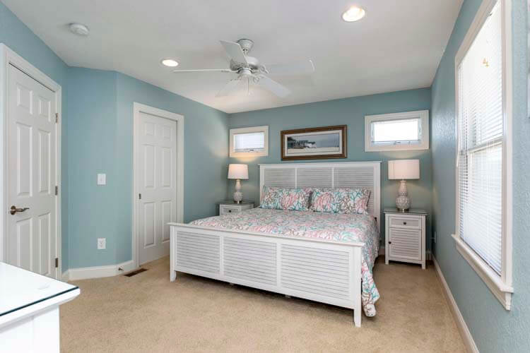 1st Floor King with Private Bath