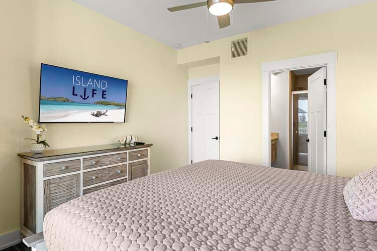 1st Floor King with Private Bath & Deck Access