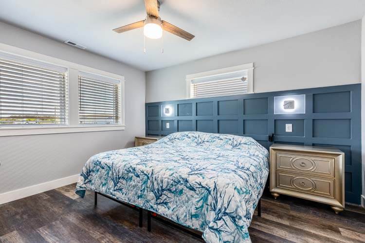 1st Floor King with Private Bath