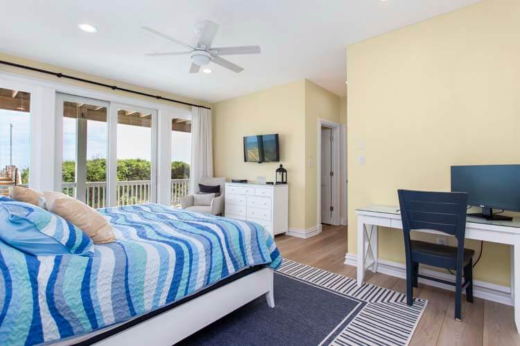 1st Floor King with Private Bath