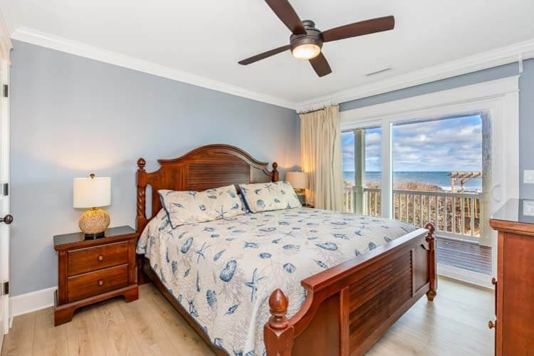 1st Floor King with Private Bath