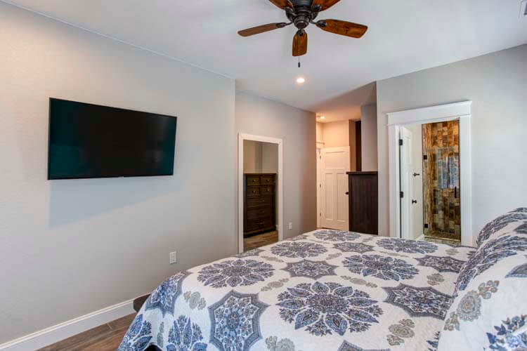 1st Floor King with Private Bath (4)