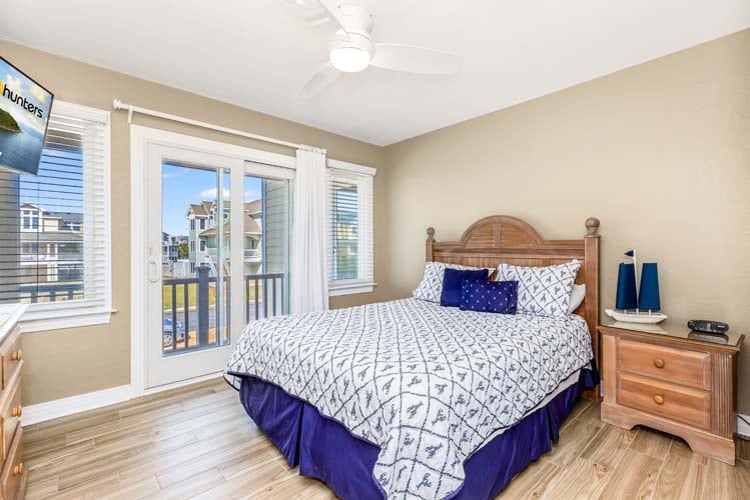 1st Floor Queen with Private Bath