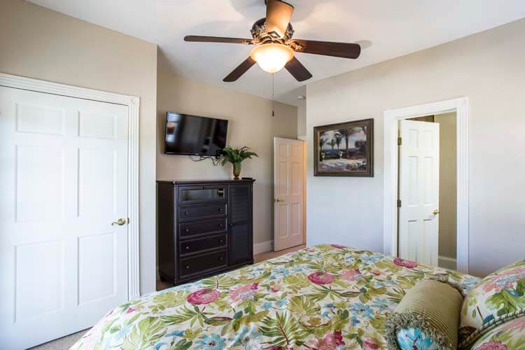 1st Floor King with Private Bath