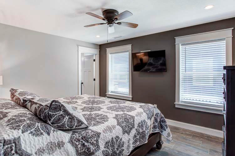 Ground Floor King with Private Bath (14)